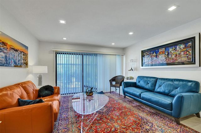 4060 N Hills Drive 32, Hollywood, FL 33021
