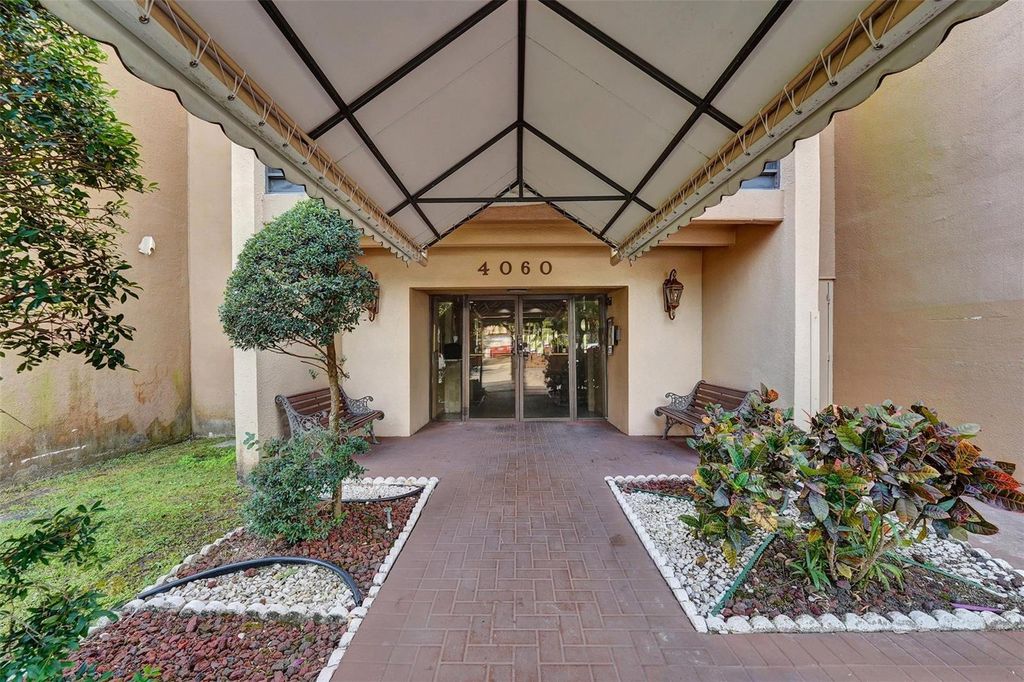 4060 N Hills Drive 32, Hollywood, FL 33021