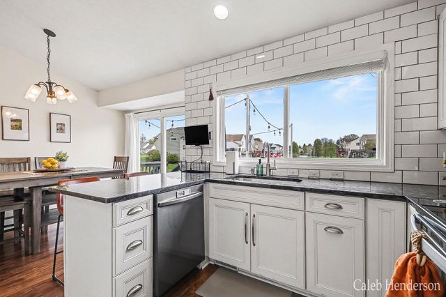 5918 Eaglechase Drive SE, Grand Rapids, MI 49512