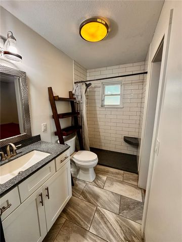 922 S 15th Street, Rogers, AR 72758