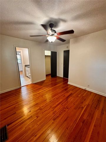 922 S 15th Street, Rogers, AR 72758