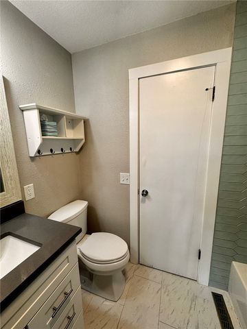922 S 15th Street, Rogers, AR 72758