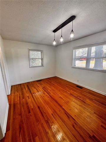 922 S 15th Street, Rogers, AR 72758