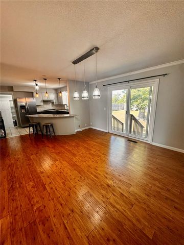 922 S 15th Street, Rogers, AR 72758