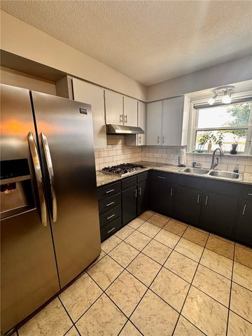 922 S 15th Street, Rogers, AR 72758