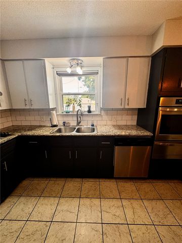 922 S 15th Street, Rogers, AR 72758