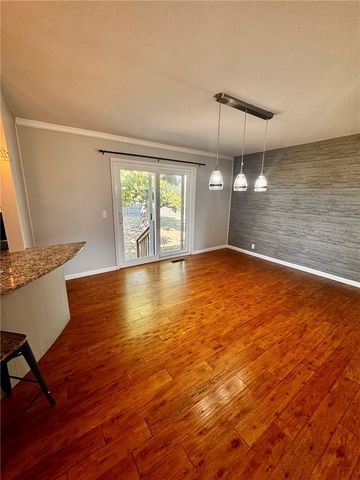 922 S 15th Street, Rogers, AR 72758
