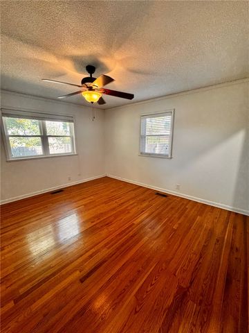 922 S 15th Street, Rogers, AR 72758