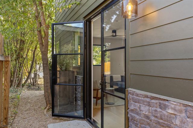 2305 E 21st ST 2, Austin, TX 78722