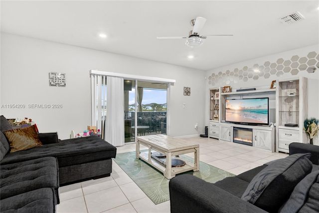 906 SWAYING SAWGRASS AVENUE, Ruskin, Other City - In The State Of Florida, FL 33570