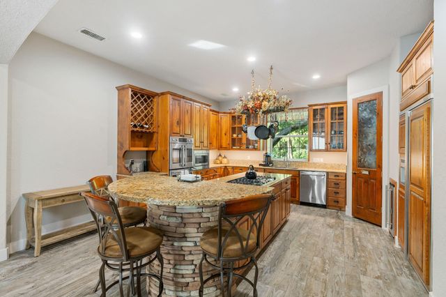 9902 Crestwater Circle, Magnolia, TX 77354