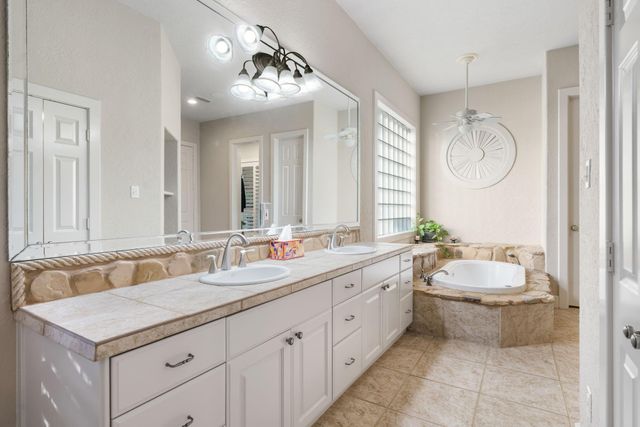 9902 Crestwater Circle, Magnolia, TX 77354