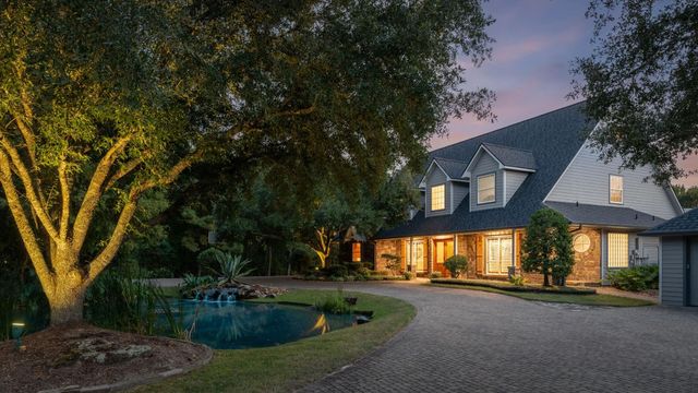 9902 Crestwater Circle, Magnolia, TX 77354