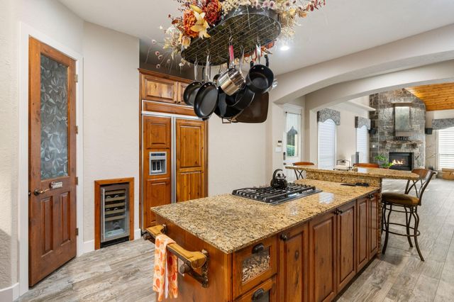9902 Crestwater Circle, Magnolia, TX 77354