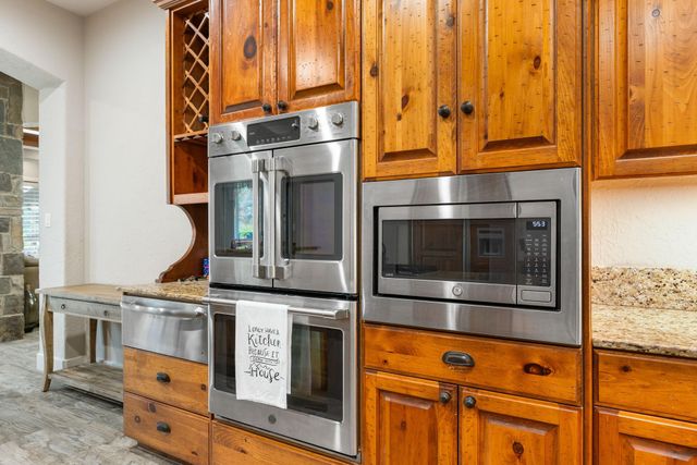 9902 Crestwater Circle, Magnolia, TX 77354