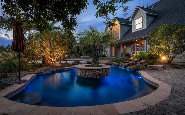 9902 Crestwater Circle, Magnolia, TX 77354