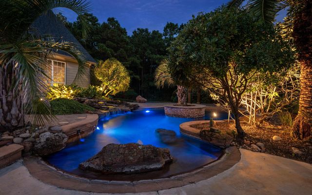 9902 Crestwater Circle, Magnolia, TX 77354
