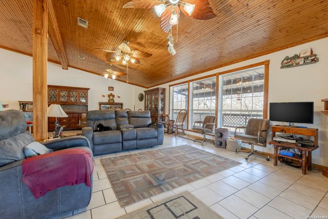 200 Highland Dr., Bandera, TX 78003