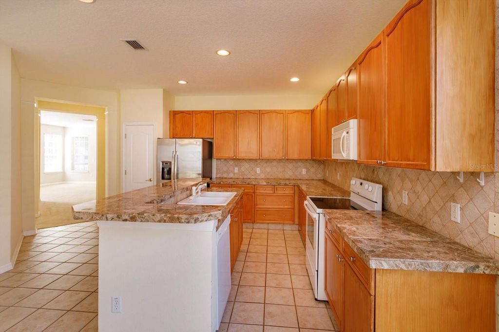 Image 12 of property listing at 12761 HOLDENBURY LANE, Windermere, FL 34786
