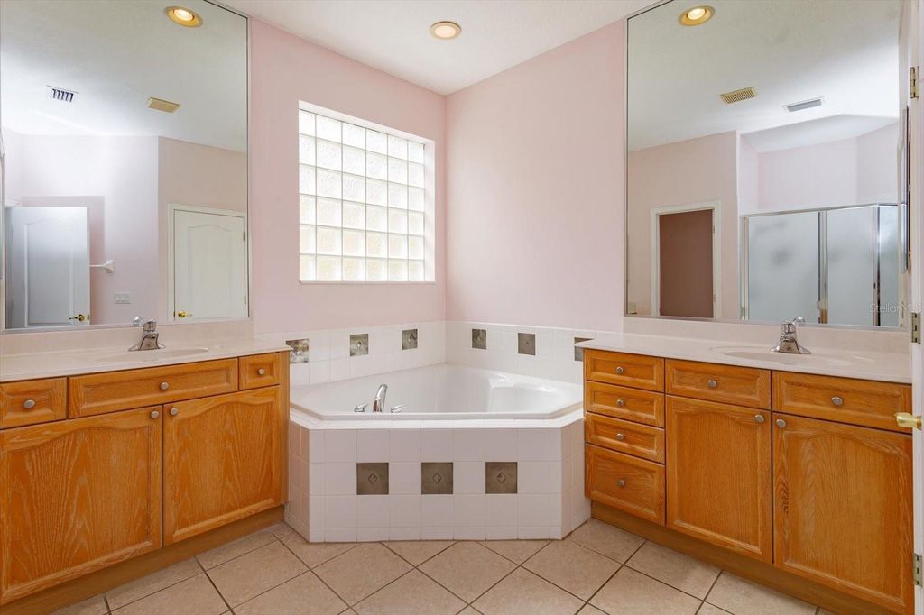 Image 21 of property listing at 12761 HOLDENBURY LANE, Windermere, FL 34786