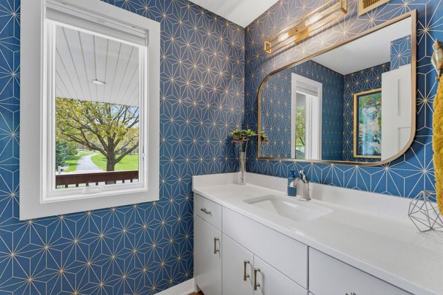 4136 Raspberry Ridge Road NE, Prior Lake, MN 55372