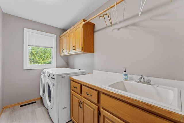 4136 Raspberry Ridge Road NE, Prior Lake, MN 55372