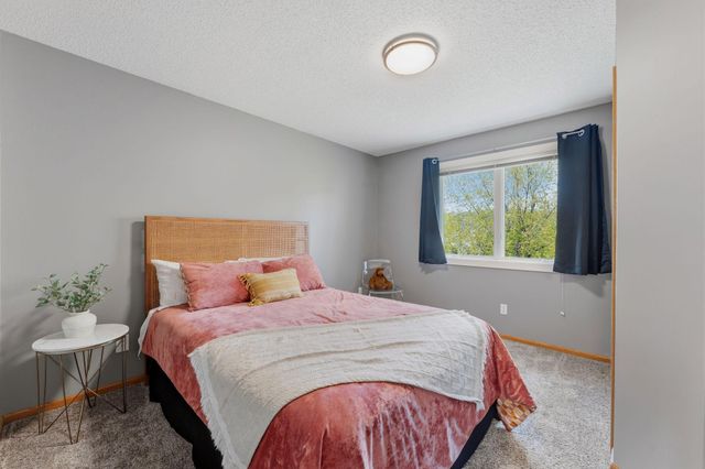4136 Raspberry Ridge Road NE, Prior Lake, MN 55372