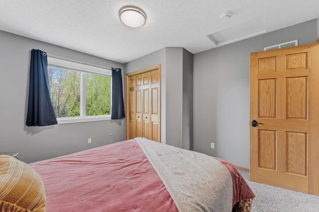 4136 Raspberry Ridge Road NE, Prior Lake, MN 55372