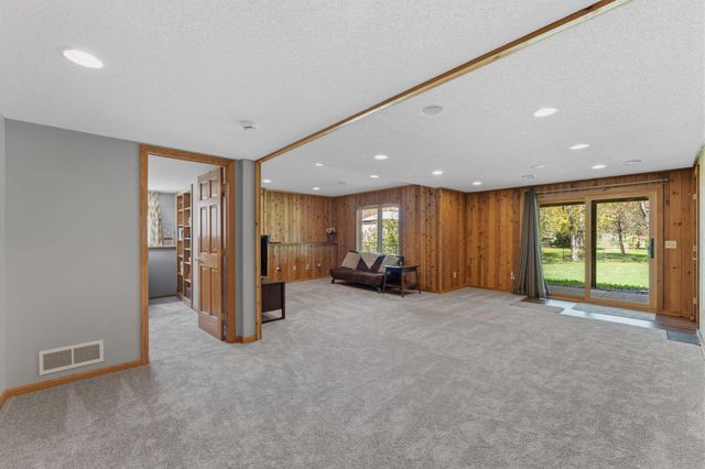 4136 Raspberry Ridge Road NE, Prior Lake, MN 55372