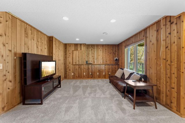 4136 Raspberry Ridge Road NE, Prior Lake, MN 55372