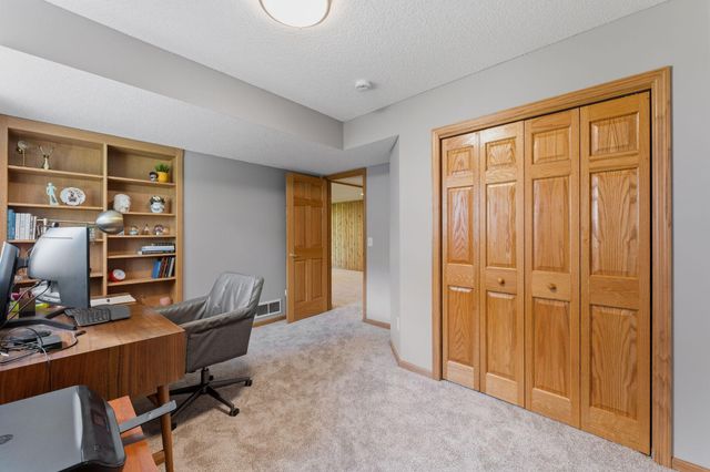 4136 Raspberry Ridge Road NE, Prior Lake, MN 55372