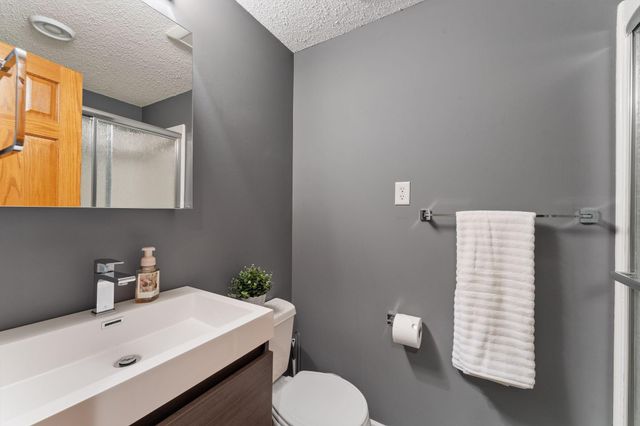 4136 Raspberry Ridge Road NE, Prior Lake, MN 55372