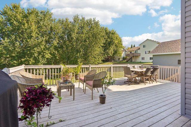 4136 Raspberry Ridge Road NE, Prior Lake, MN 55372