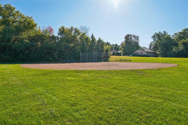4136 Raspberry Ridge Road NE, Prior Lake, MN 55372