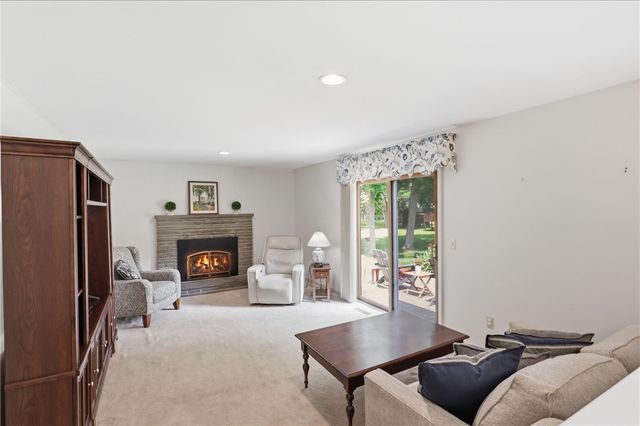 104 Willowbend Dr, Penfield, NY 14526