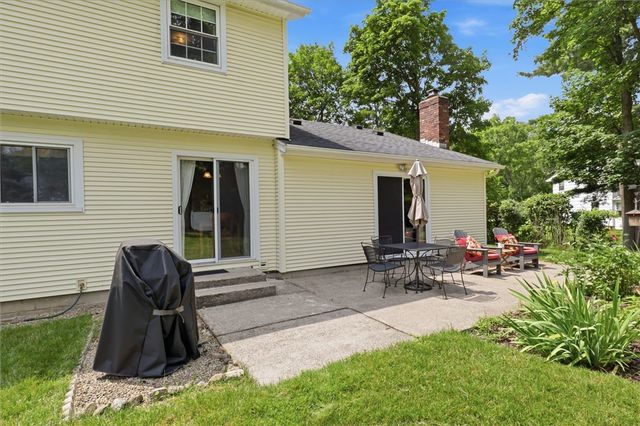 104 Willowbend Dr, Penfield, NY 14526