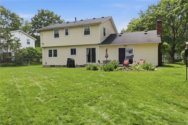 104 Willowbend Dr, Penfield, NY 14526