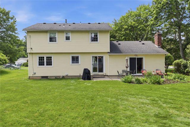 104 Willowbend Dr, Penfield, NY 14526
