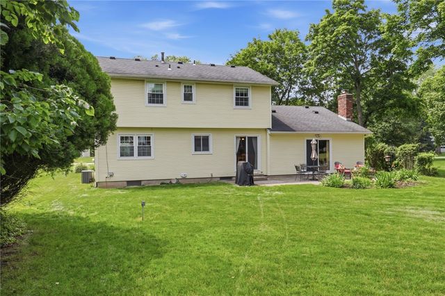 104 Willowbend Dr, Penfield, NY 14526