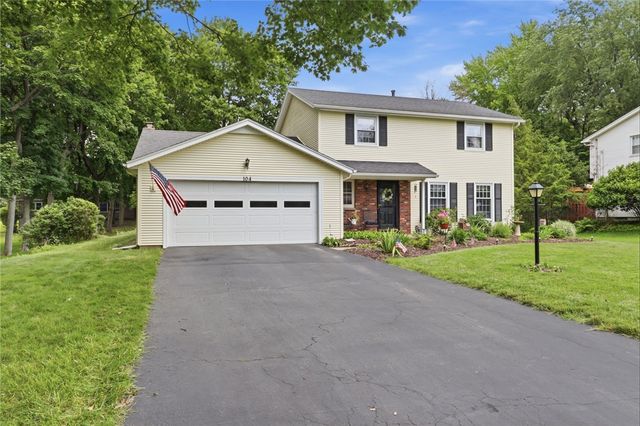 104 Willowbend Dr, Penfield, NY 14526