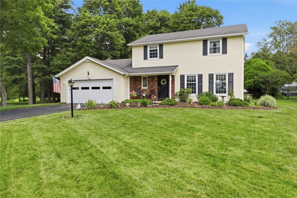 104 Willowbend Dr, Penfield, NY 14526
