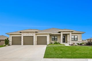 10011 S 105 Avenue, Papillion, NE 68046