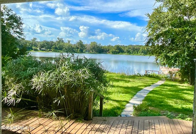 145 DEPOT Road, Hawthorne, FL 32640