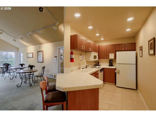 20070 LARKSPUR Ln 62, West Linn, OR 97068