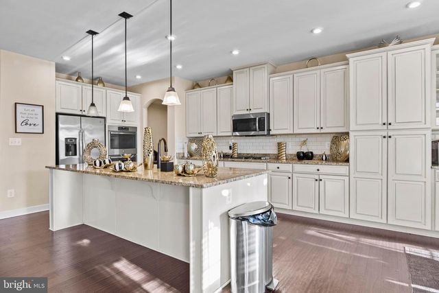1 KNOB CREEK CT, Stafford, VA 22556