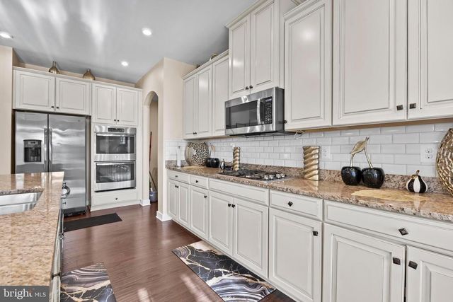 1 KNOB CREEK CT, Stafford, VA 22556