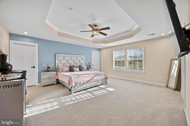 1 KNOB CREEK CT, Stafford, VA 22556