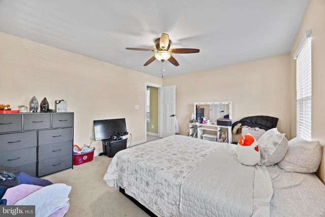 1 KNOB CREEK CT, Stafford, VA 22556