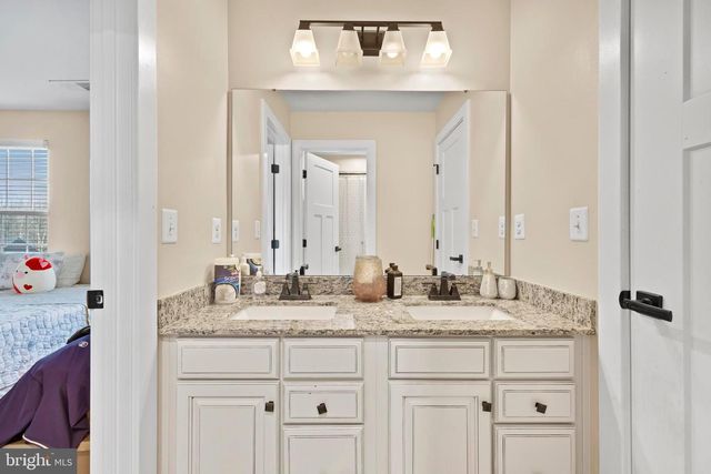 1 KNOB CREEK CT, Stafford, VA 22556