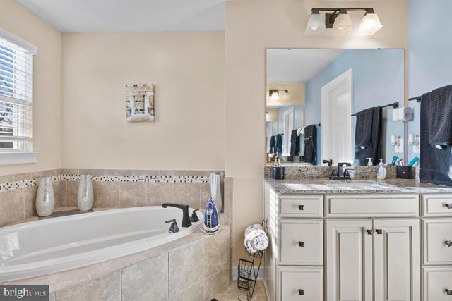 1 KNOB CREEK CT, Stafford, VA 22556